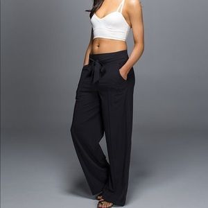 Lululemon Noir Pant